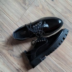 Black patent leather tie shoes